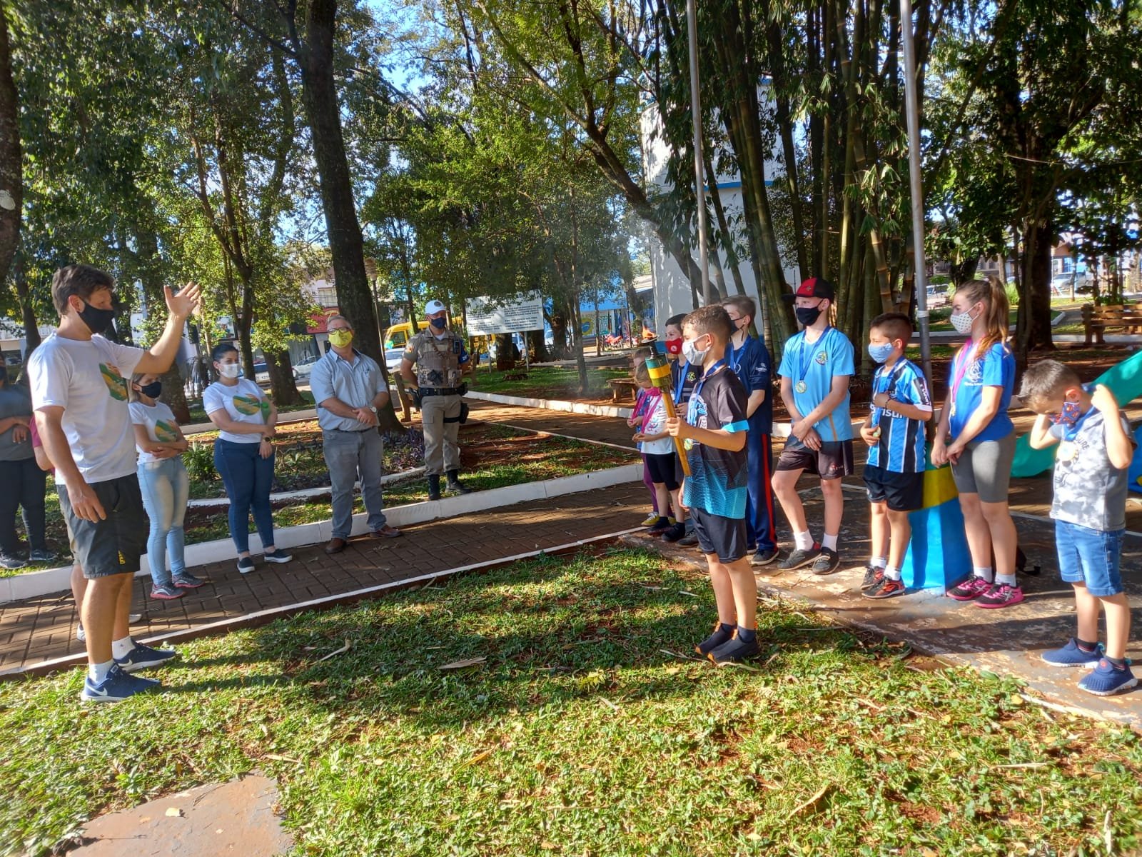 Escolas Participam Da Corrida Do Fogo Simb Lico Da P Tria Ajuricaba