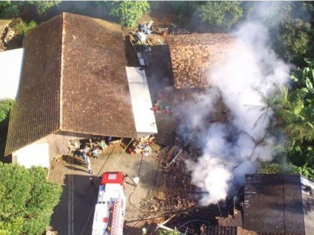 Três crianças estavam em casa que incendiou em Pomerode (Foto: Leonardo Borchardt - Jornal de Pomerode)
