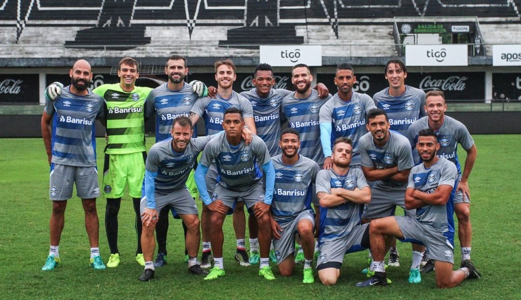 Com time indefinido, grupo do Grêmio treina no Paraguai para jogo da Libertadores (Foto: Lucas Uebel / Grêmio, DVG)