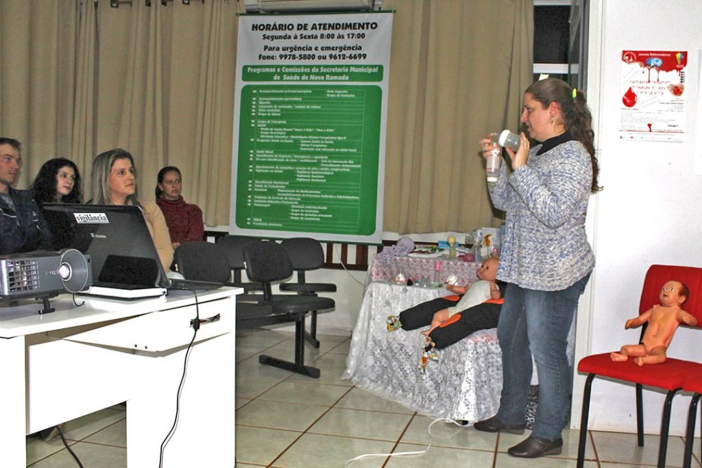 Foram abordados temas ligados a rotina de cuidados diários de um bebê