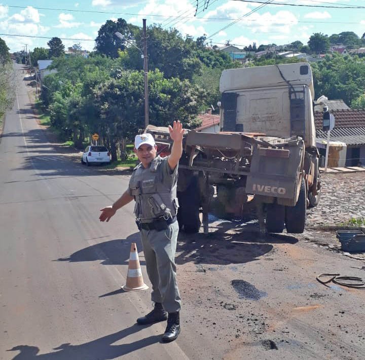 A Brigada Militar auxiliou com o trânsito no local