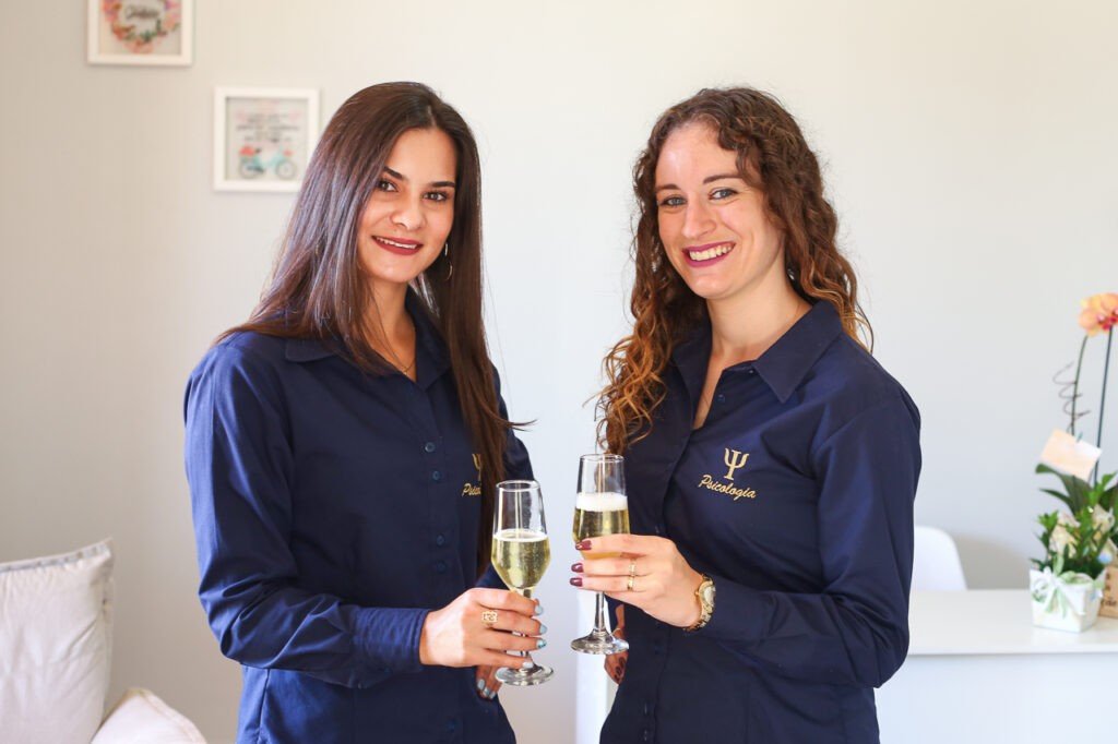 Tayla e Gabrieli brindam o novo momento na carreira